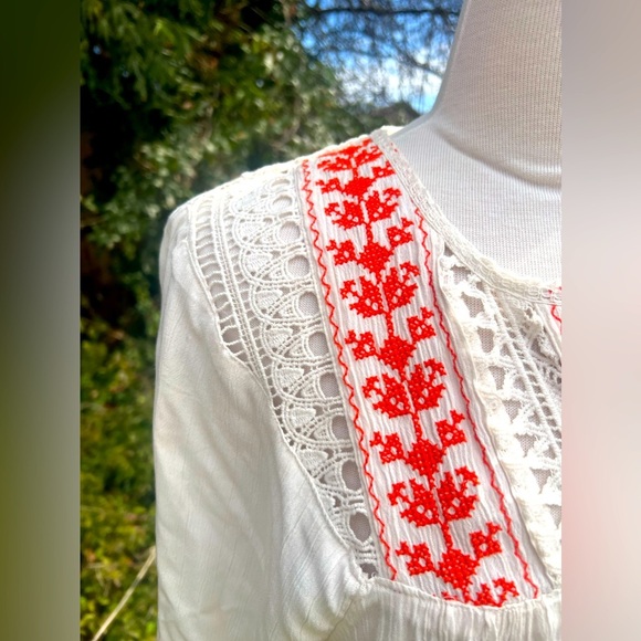MOSSIMO supply Co. Embroidered cream Top - Picture 3 of 6